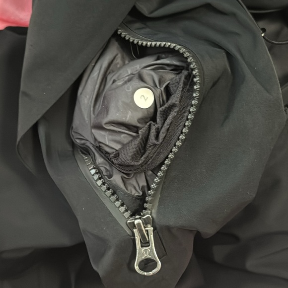 Lululemon Definitely Raining Jacket
Black 2️⃣ - Picture 11 of 12